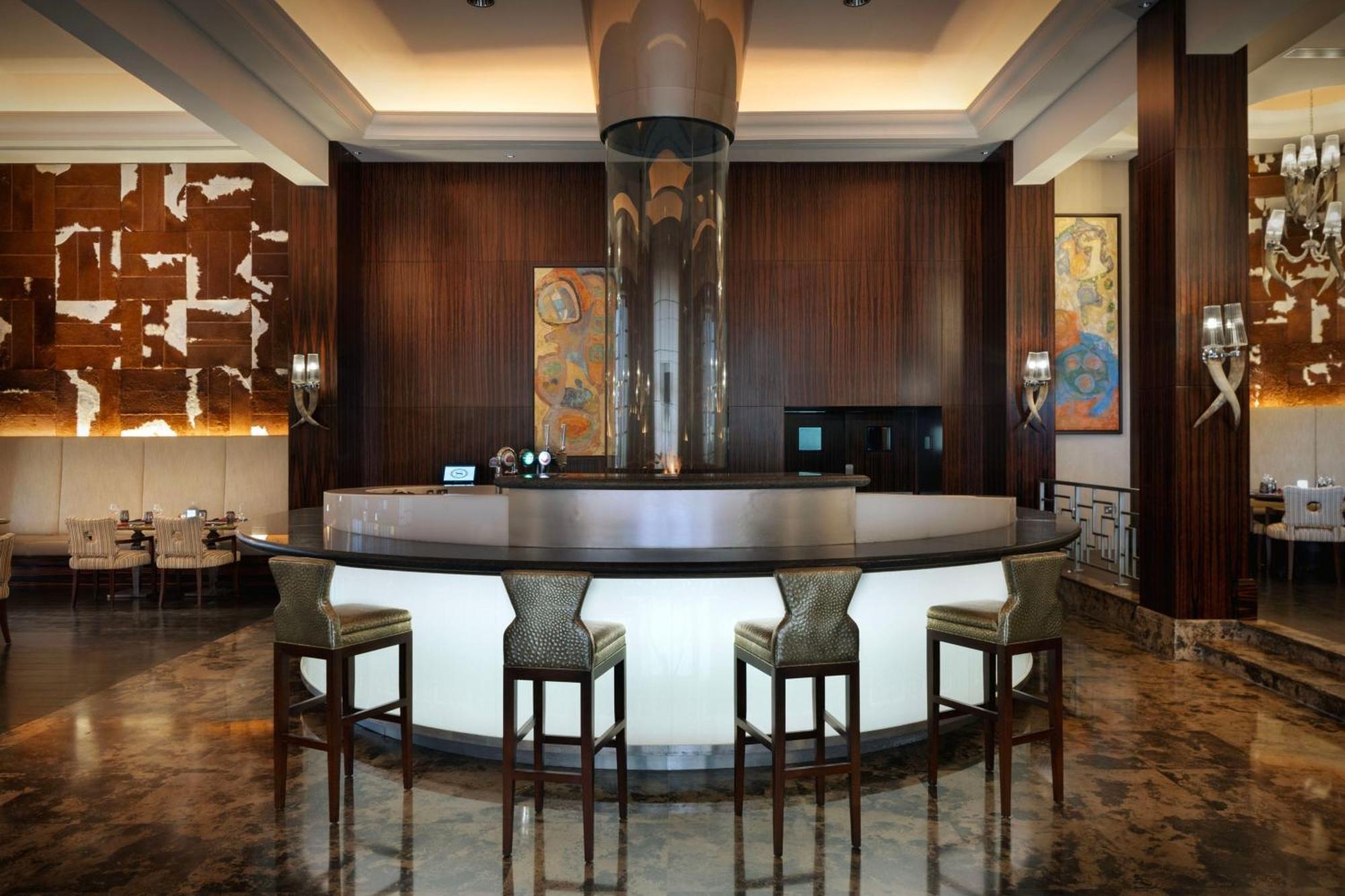 Sheraton Oman Hotel Muscat Exterior photo The bar at the lobby