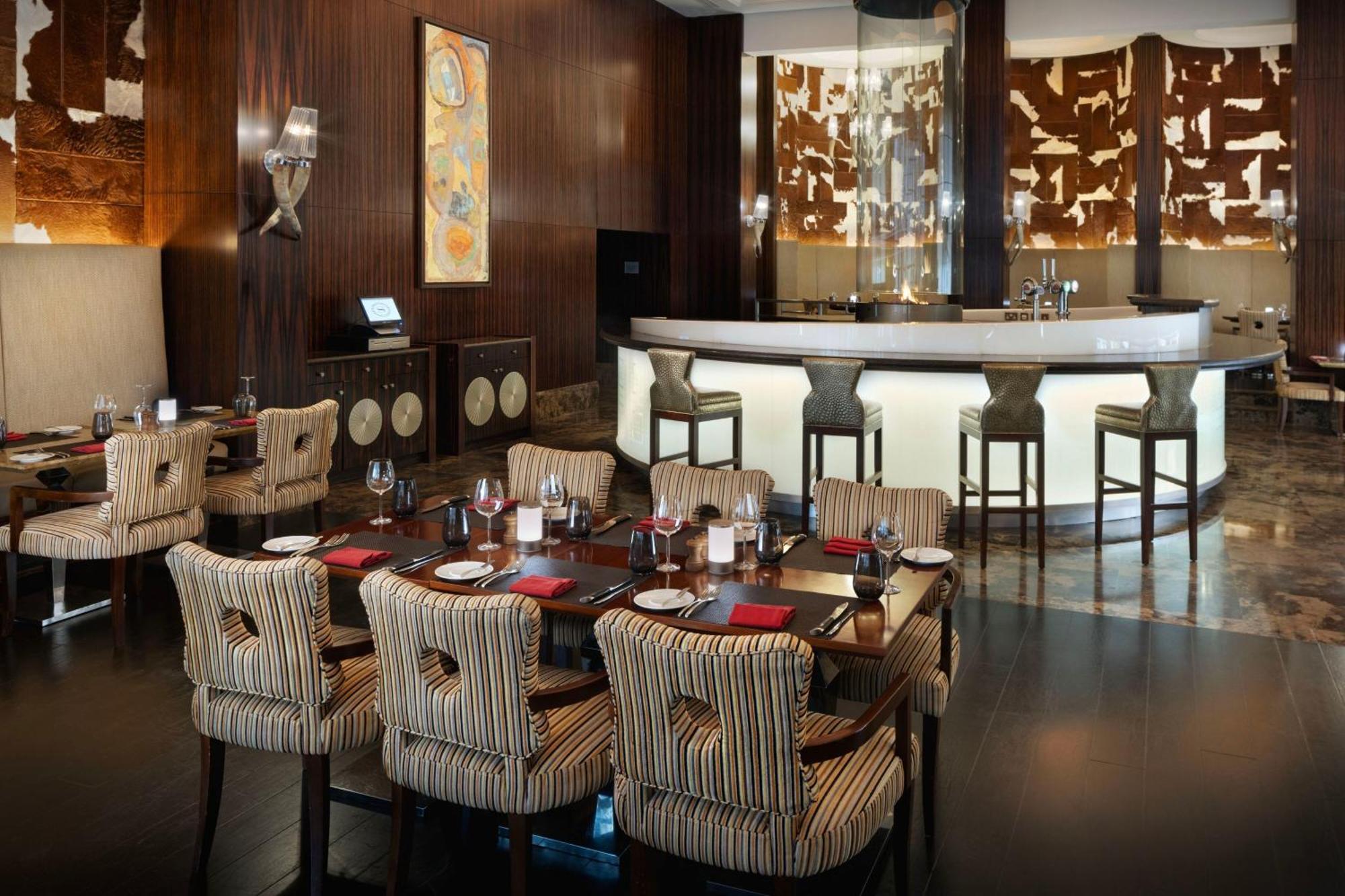 Sheraton Oman Hotel Muscat Exterior photo The interior of the restaurant