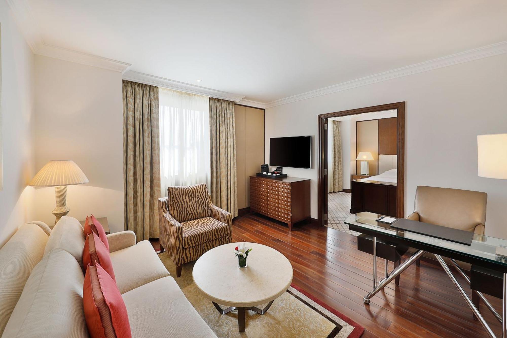 Sheraton Oman Hotel Muscat Exterior photo