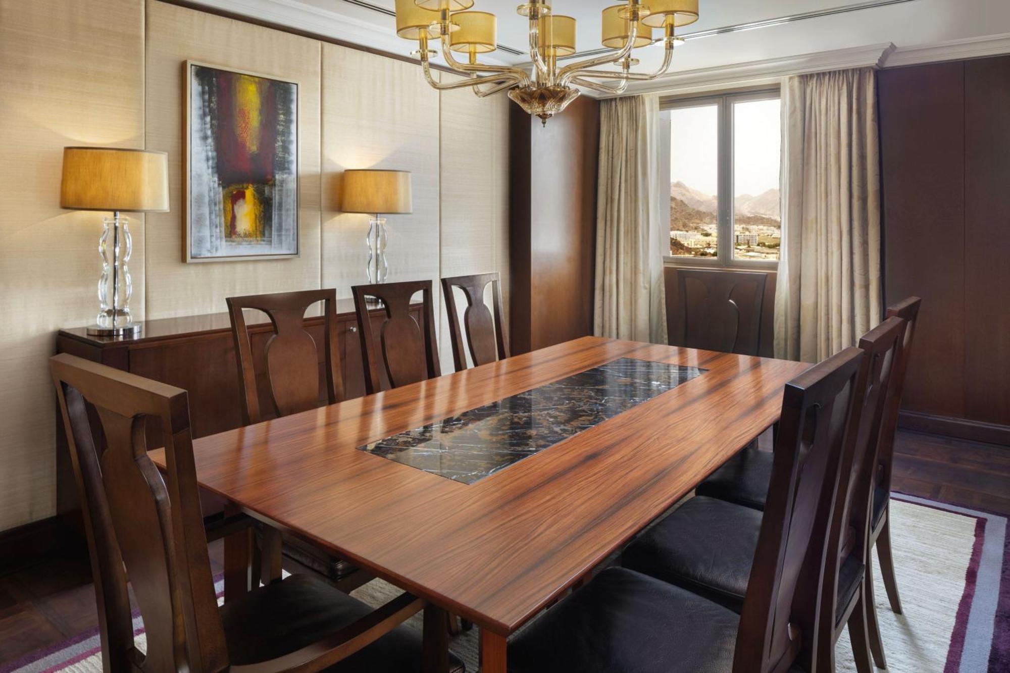 Sheraton Oman Hotel Muscat Exterior photo A dining room