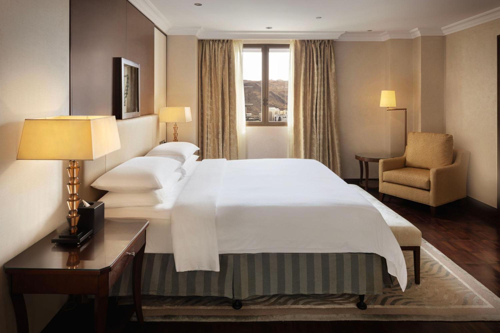 Sheraton Oman Hotel Muscat Exterior photo A bedroom at the hotel
