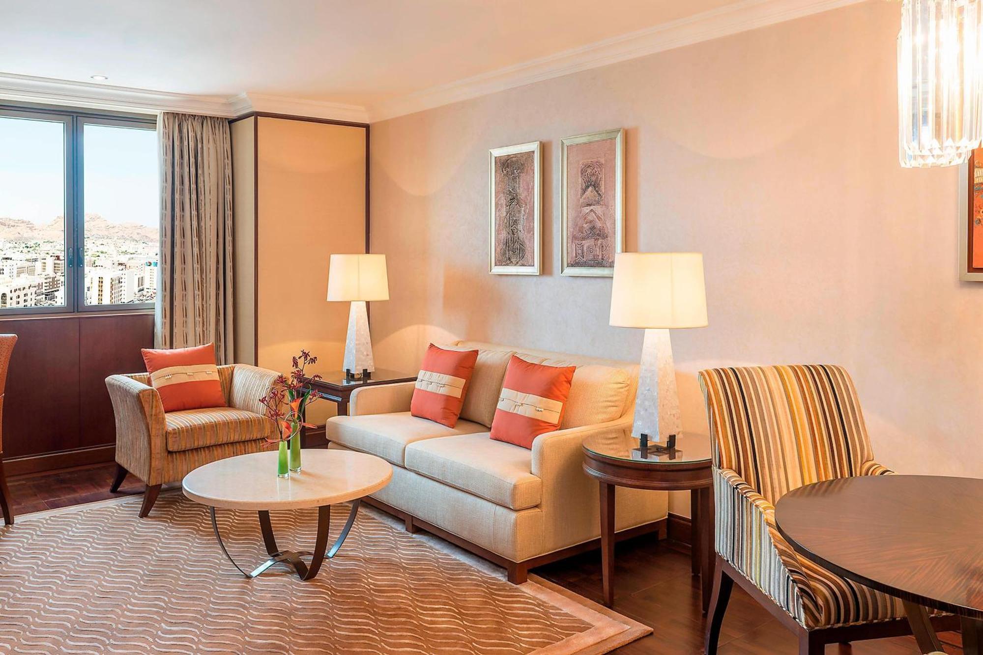 Sheraton Oman Hotel Muscat Exterior photo A living room at the Taj Mahal Palace