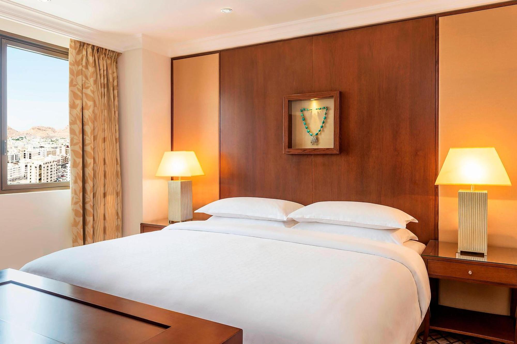 Sheraton Oman Hotel Muscat Exterior photo A bedroom at the hotel