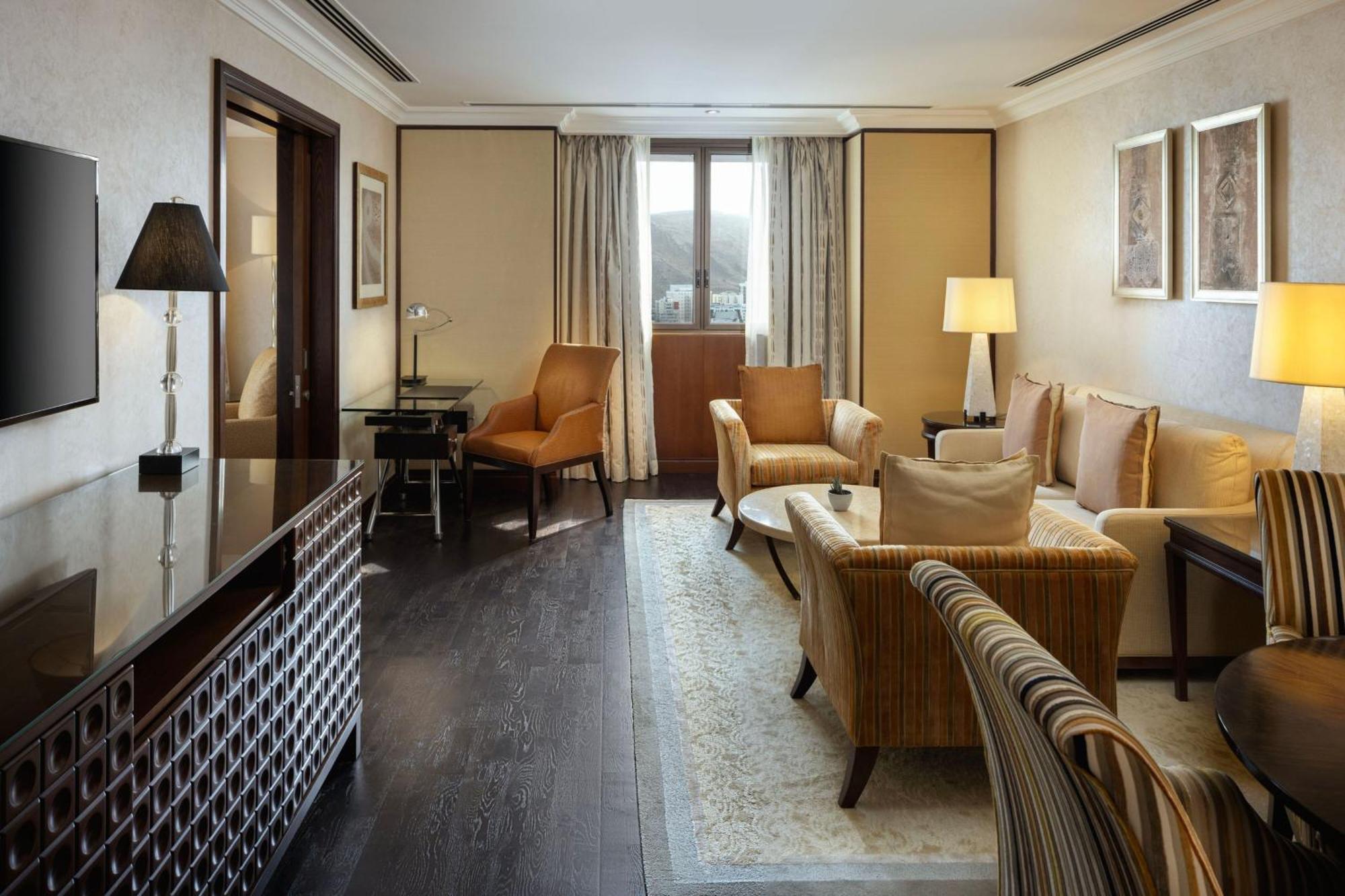 Sheraton Oman Hotel Muscat Exterior photo The living room of a suite at the Mandarin Oriental, London