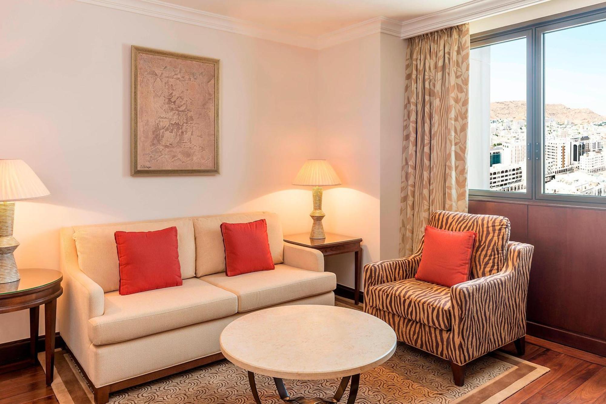 Sheraton Oman Hotel Muscat Exterior photo Living room