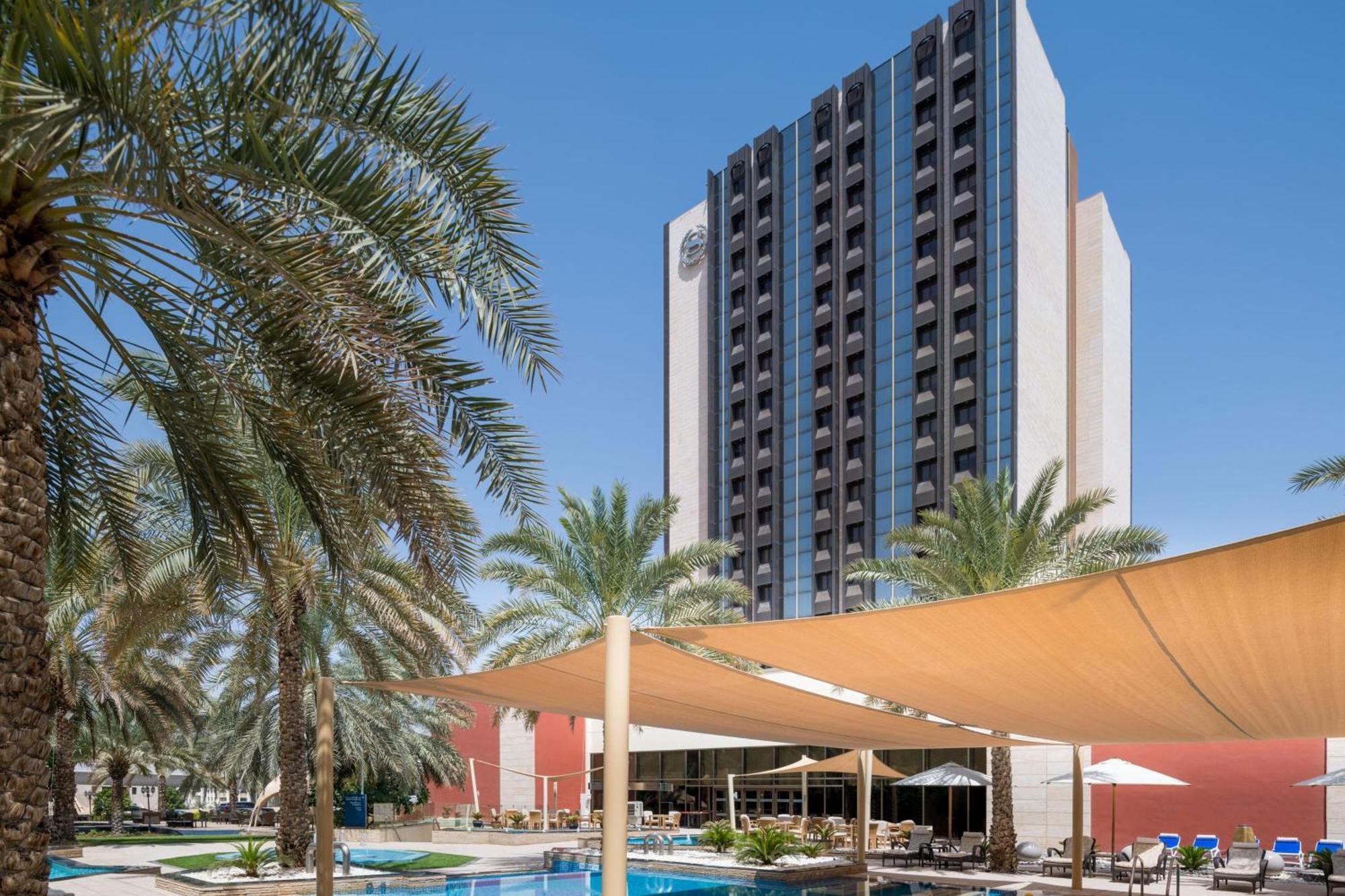 Sheraton Oman Hotel Muscat Exterior photo The hotel's pool
