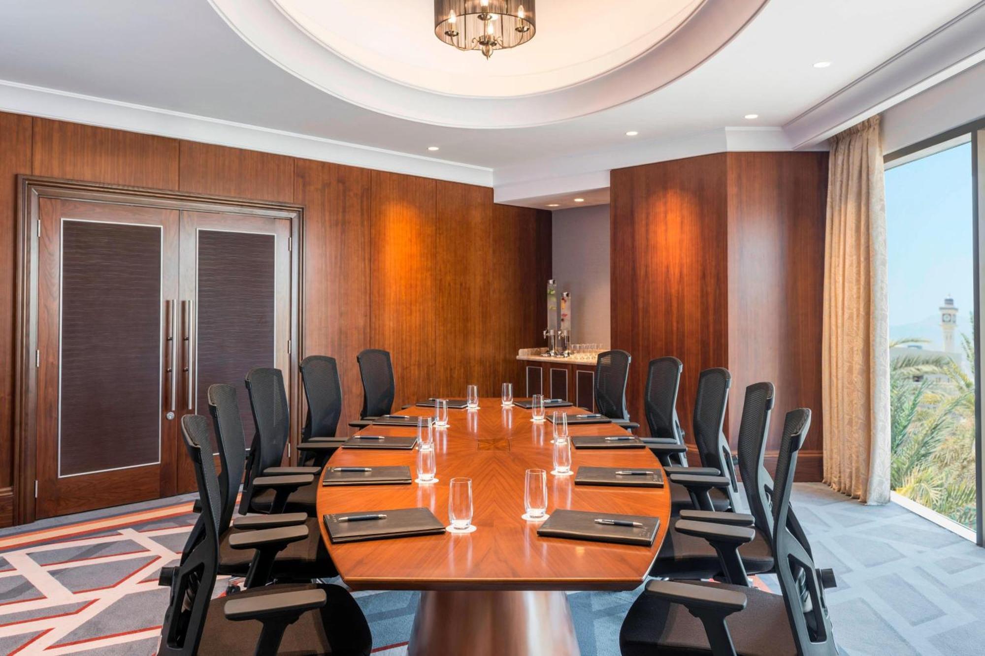 Sheraton Oman Hotel Muscat Exterior photo Boardroom